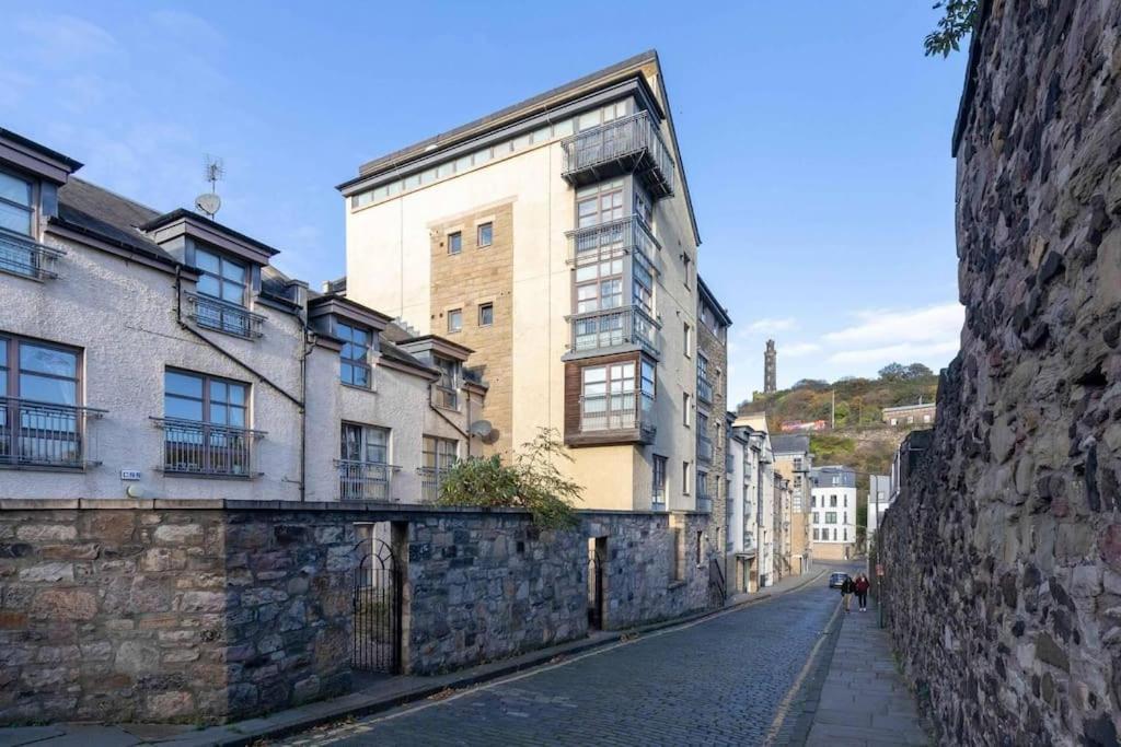 Next To The Palace And Royal Mile With Parking Apartment Edinburgh