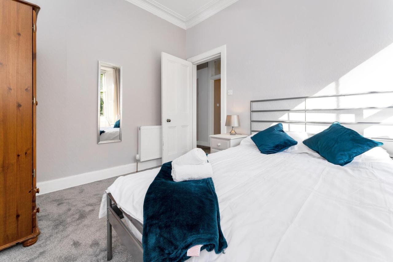 2 Bedroom Centre - Royal Mile - Castle & Waverley Train Station - Sleeps 4 EDI