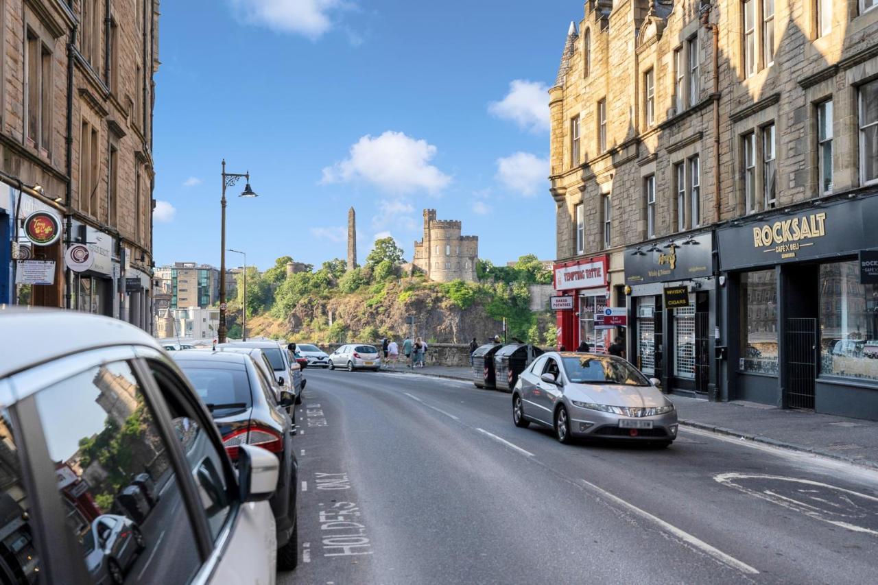 Apartment 2 Bedroom Centre - Royal Mile - Castle & Waverley Train Station - Sleeps 4 EDI