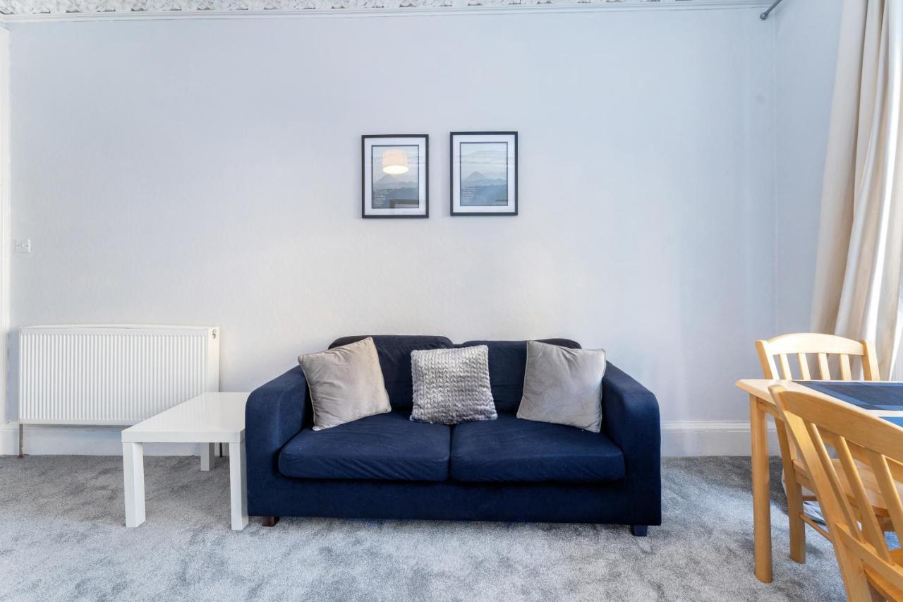 2 Bedroom Centre - Royal Mile - Castle & Waverley Train Station - Sleeps 4 *