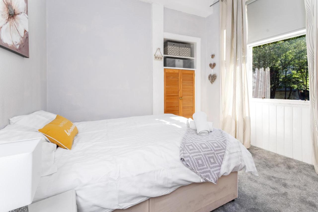 2 Bedroom Centre - Royal Mile - Castle & Waverley Train Station - Sleeps 4 EDI