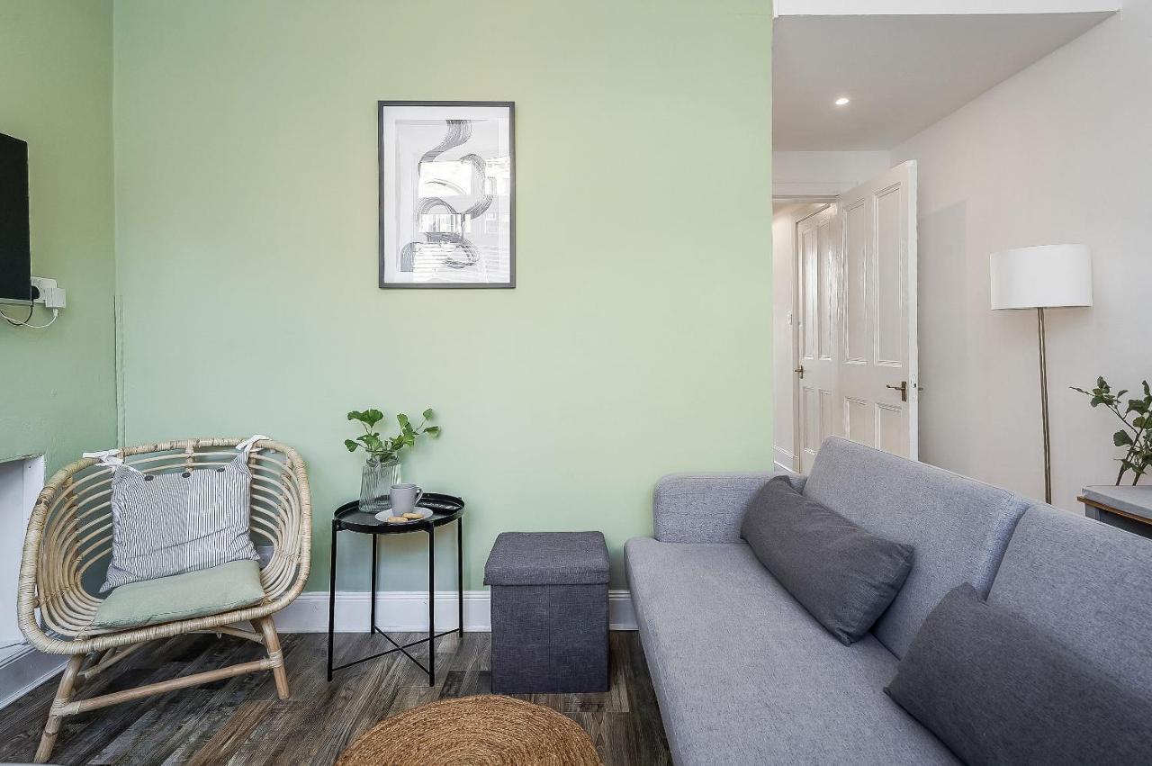 Apartment Centre 2 Bedroom Main Door Edinburgh