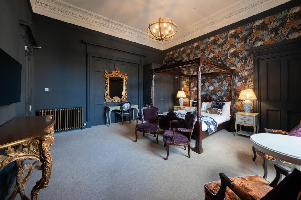 No11 Boutique & Brasserie