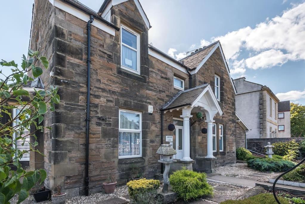 Ferienhaus Abercorn Semi-detached House *