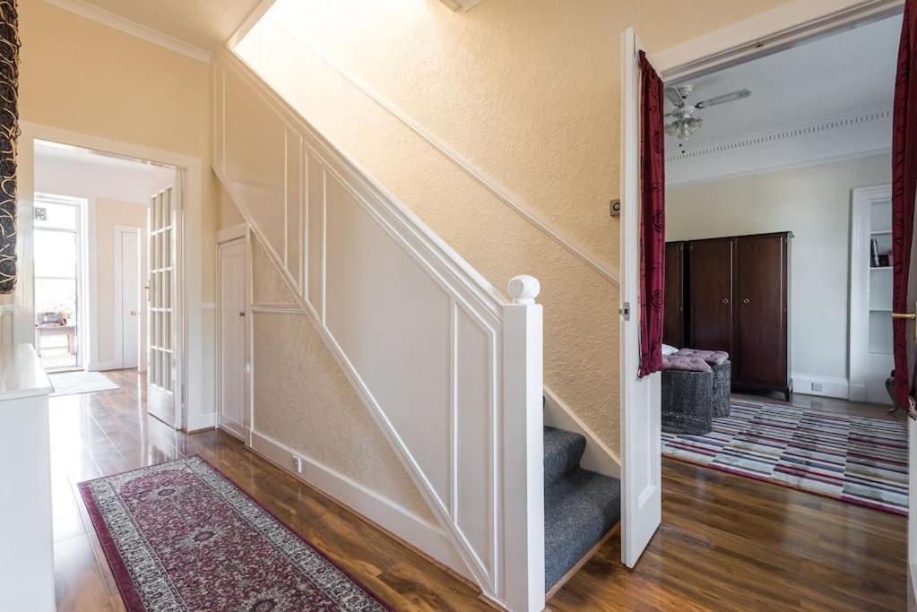 Ferienhaus Abercorn Semi-detached House