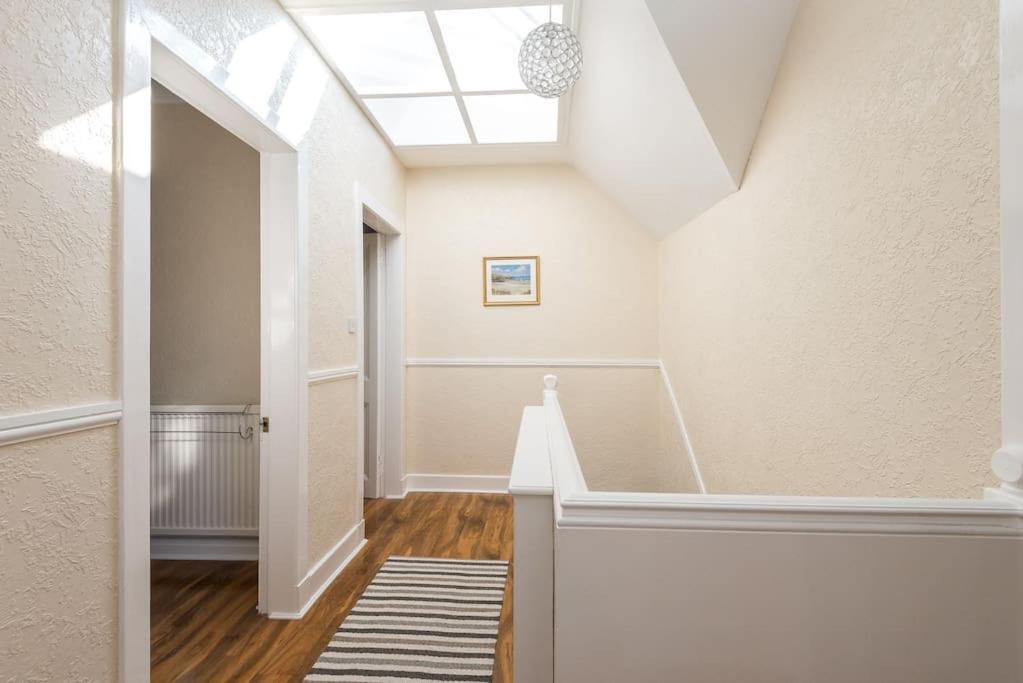 Abercorn Semi-detached House Ferienhaus *
