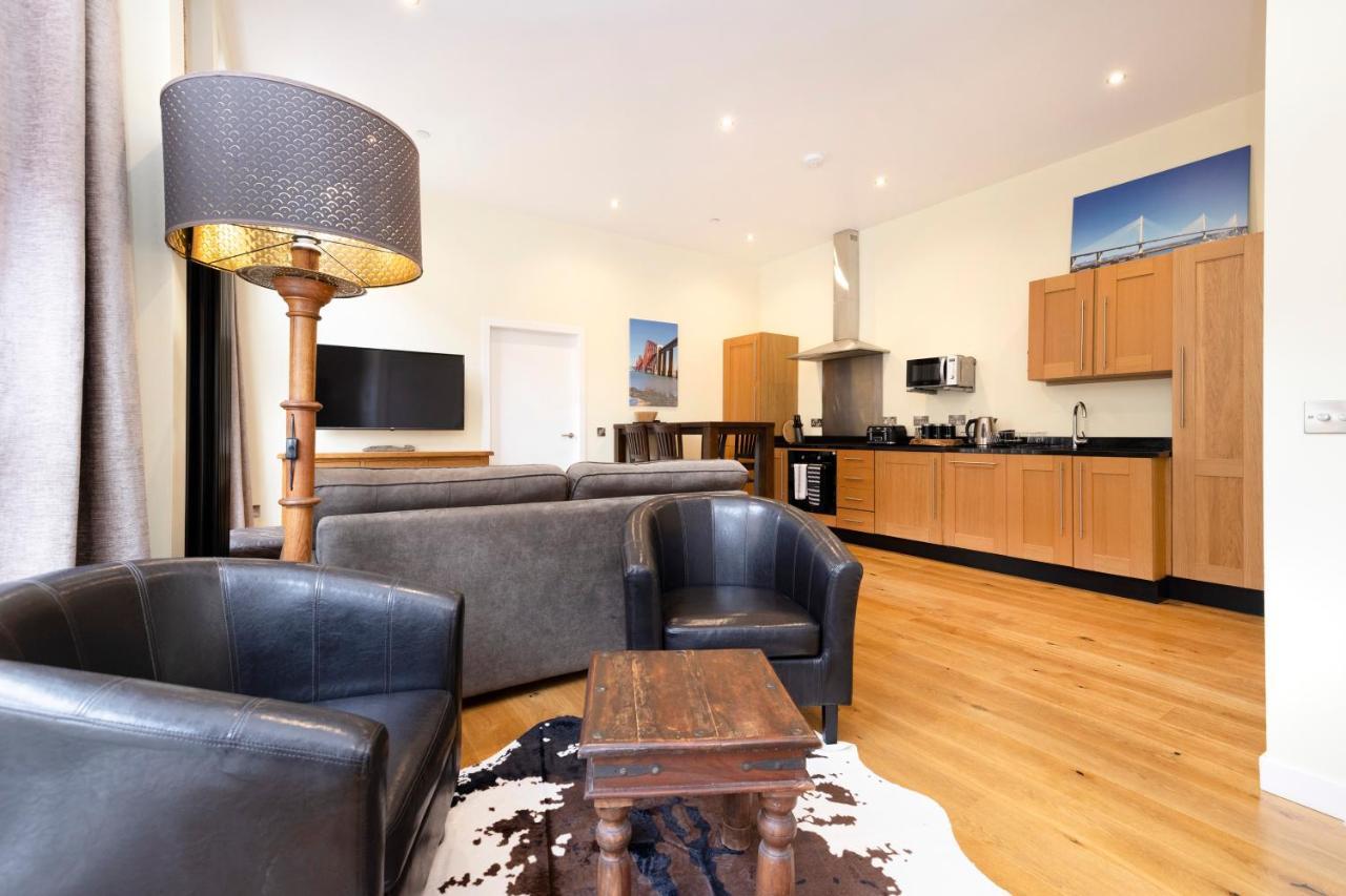 Joivy 1 Bed Flat In Old Town, Next To St Giles Cathedral Edinburgh
