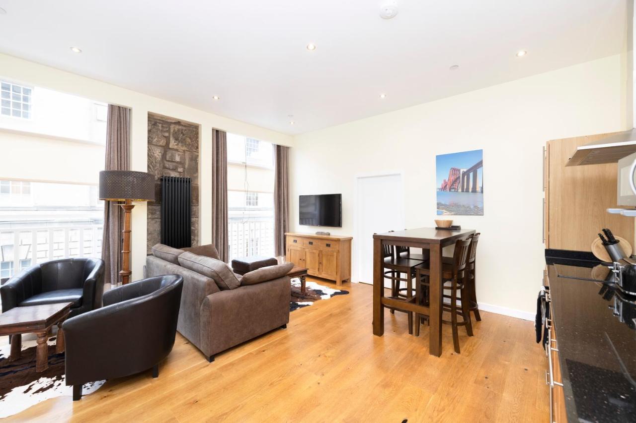 Joivy 1 Bed Flat In Old Town, Next To St Giles Cathedral *