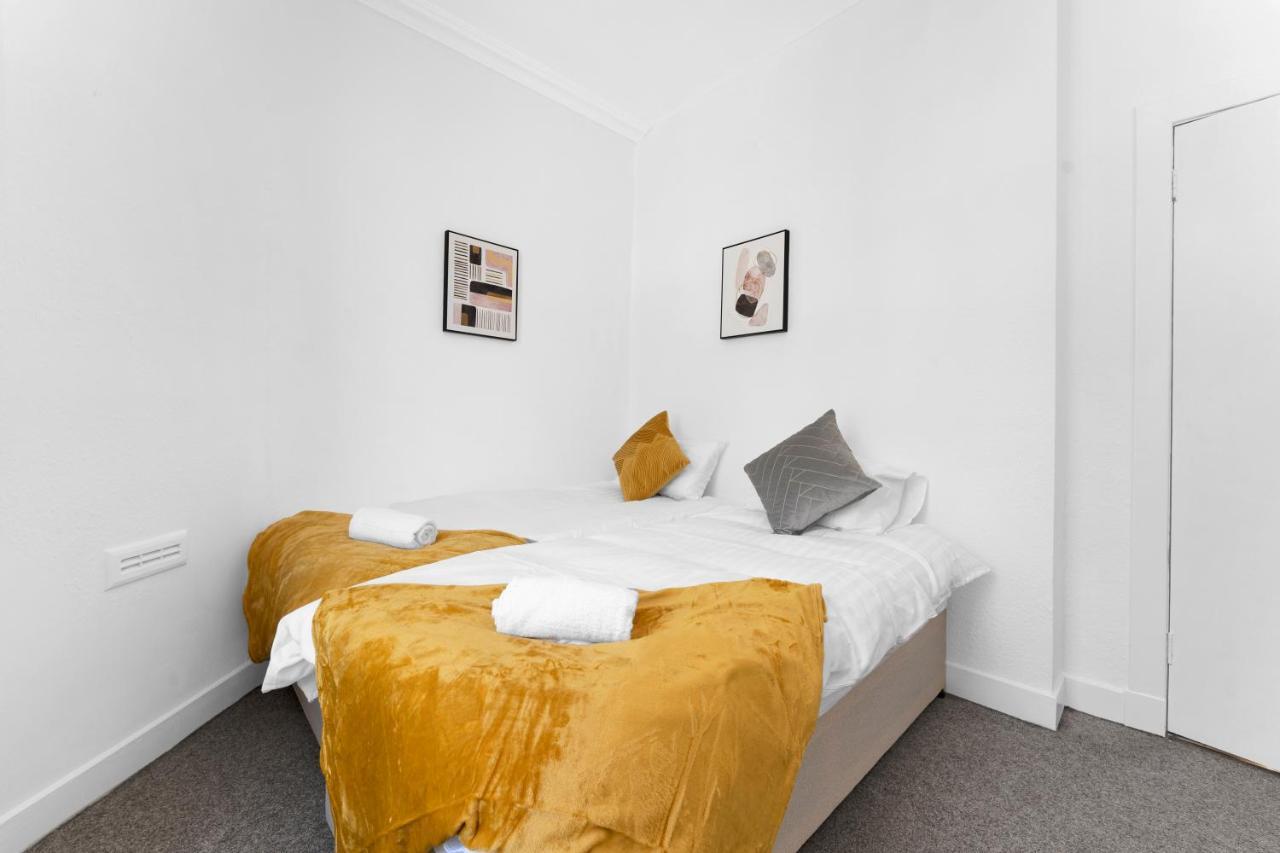 Modern & Spacious 1 Bedroom - Close To Centre - Sleeps Up To 3 Guests
