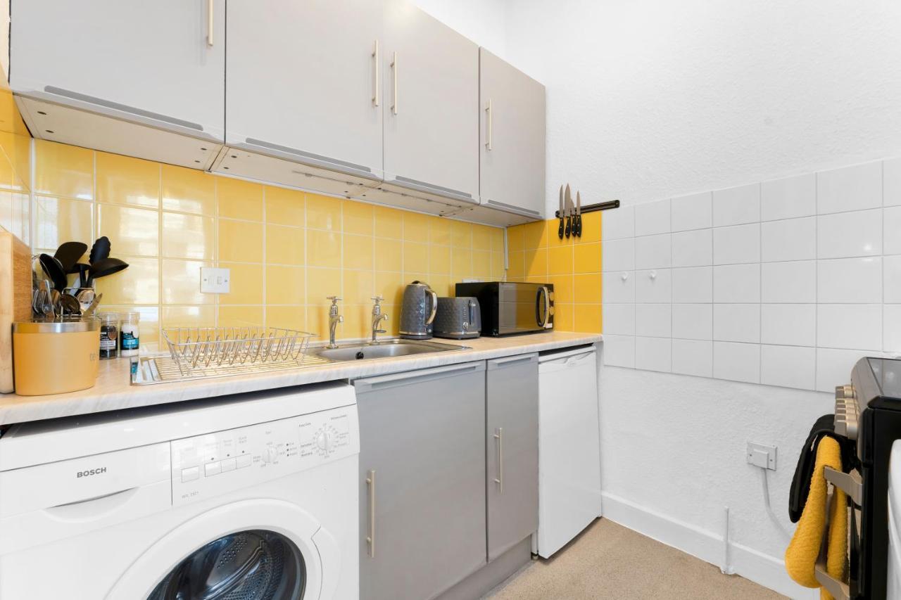 Modern & Spacious 1 Bedroom - Close To Centre - Sleeps Up To 3 Guests