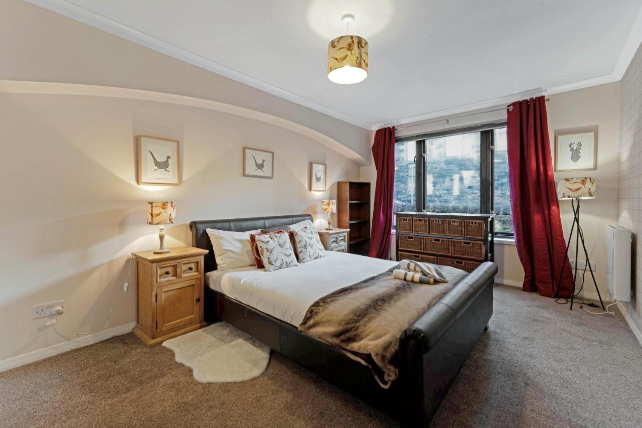 Elegant & Unique Getaway - Spacious 3 Bedroom, 2 Bathroom Centre - Free Allocated Parking. Apartment EDI