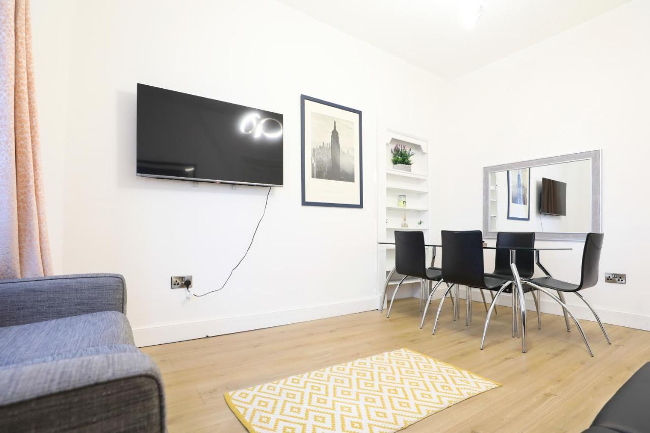 Stunning Modern 3 Bedroom Apartment