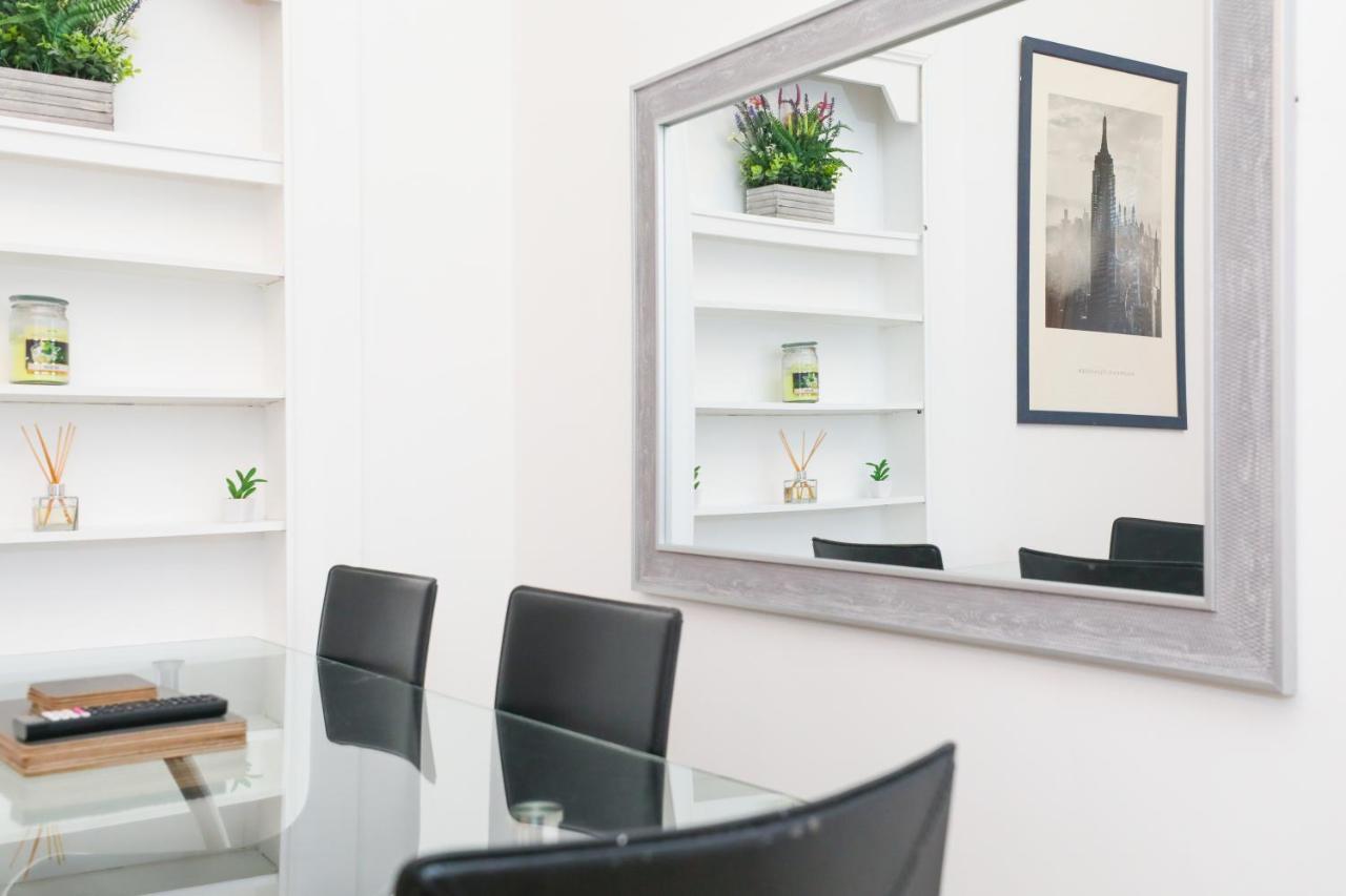 Stunning Modern 3 Bedroom Apartment