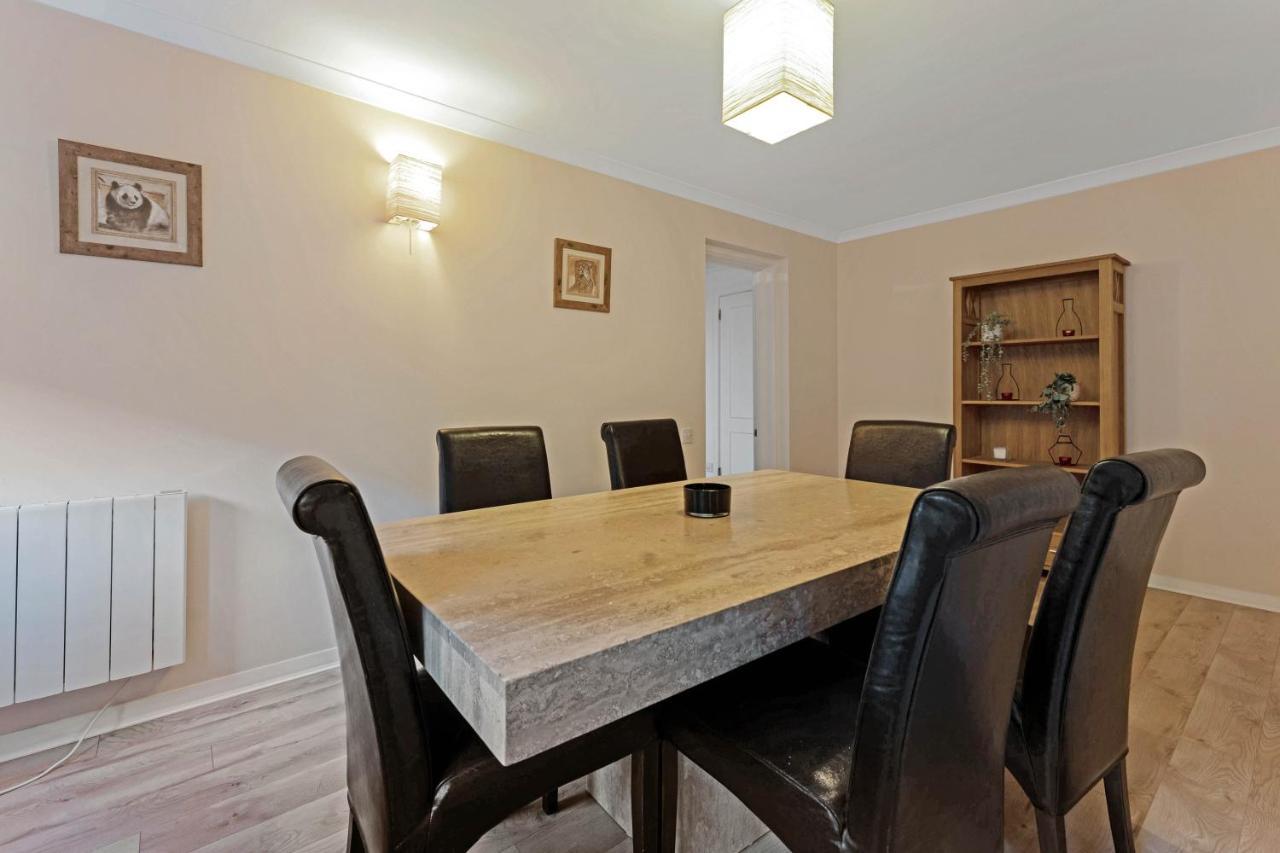 Apartment Elegant & Unique Getaway - Spacious 3 Bedroom, 2 Bathroom Centre - Free Allocated Parking. EDI