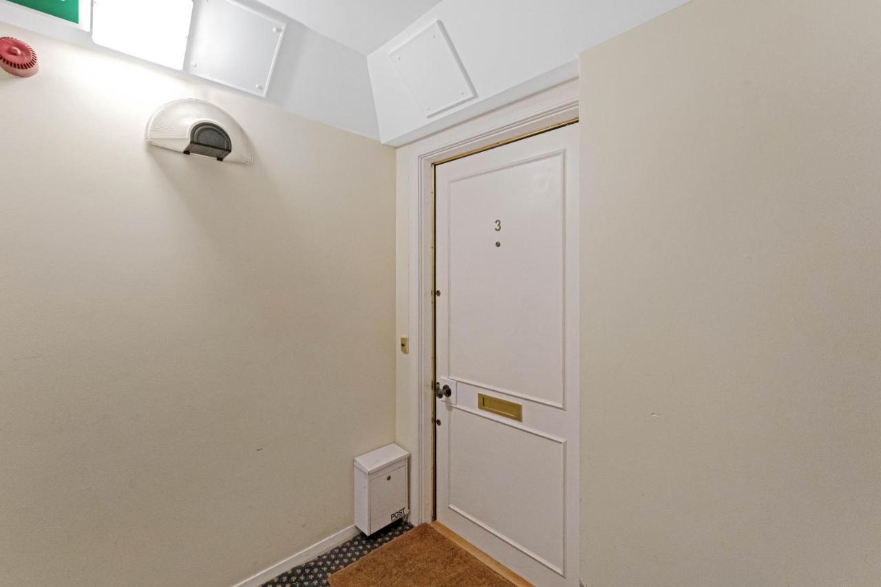 Elegant & Unique Getaway - Spacious 3 Bedroom, 2 Bathroom Centre - Free Allocated Parking. Apartment *