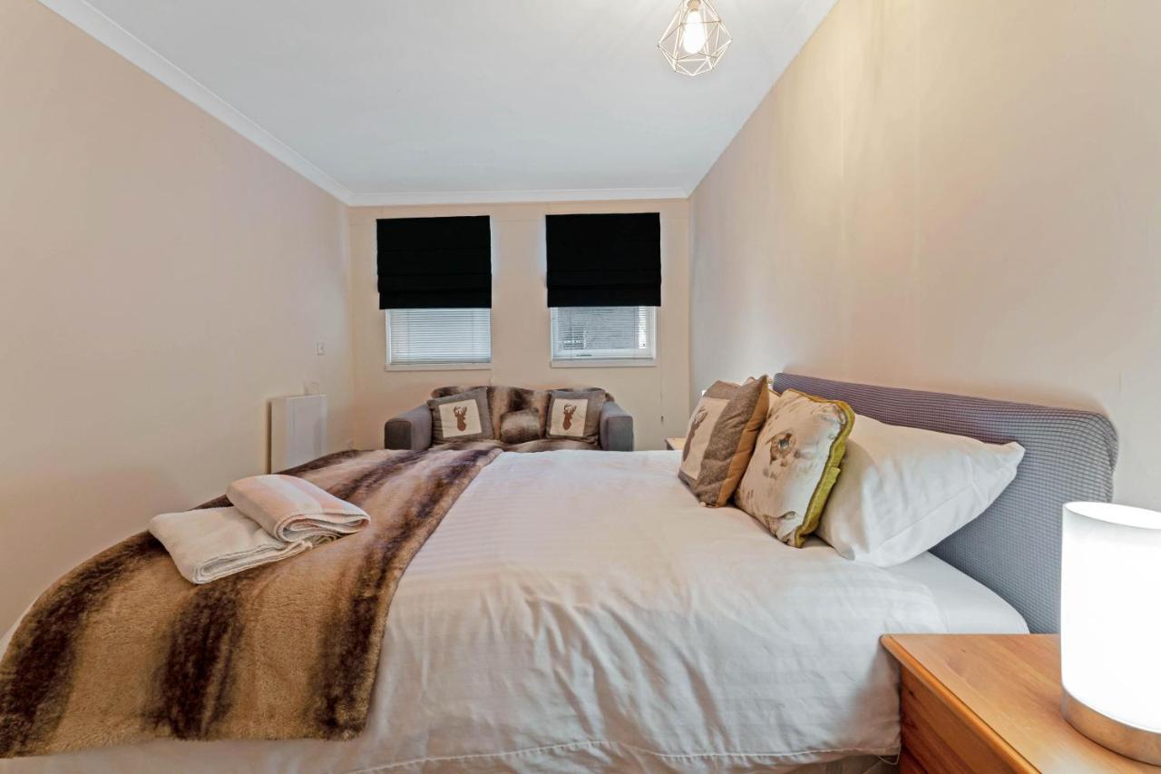 Apartment Elegant & Unique Getaway - Spacious 3 Bedroom, 2 Bathroom Centre - Free Allocated Parking. EDI