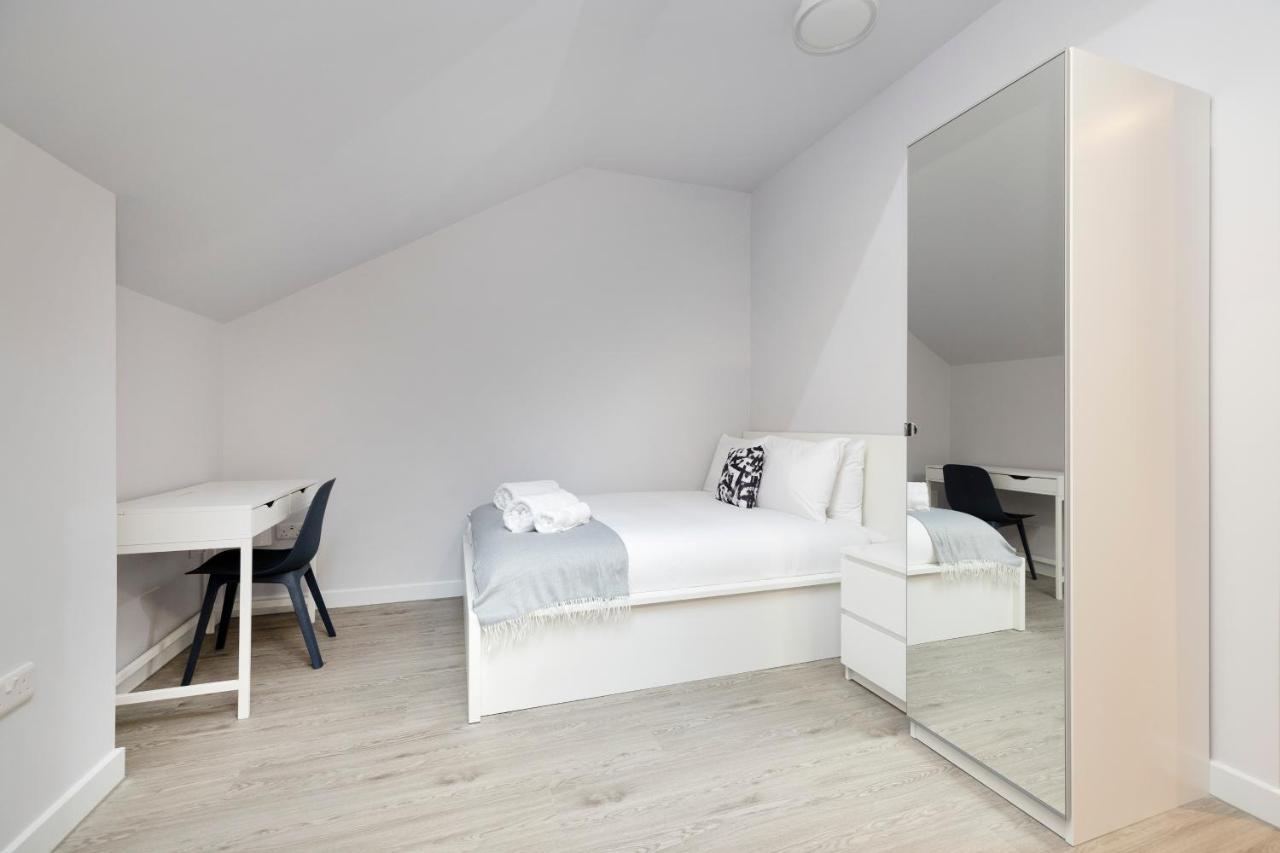 Apartment Altido Elegant Near The Meadows EDI