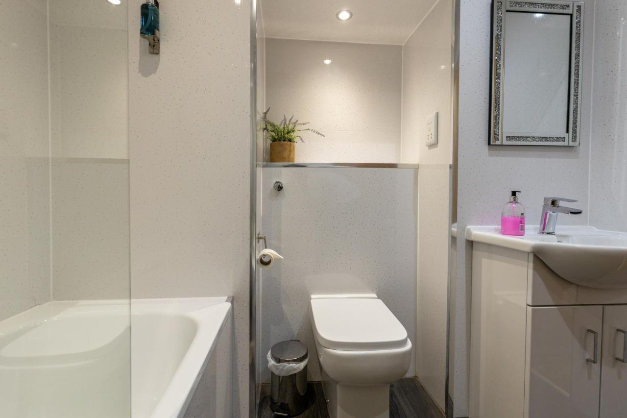 New 3-bedroom Close To Centre Apartment Edinburgh