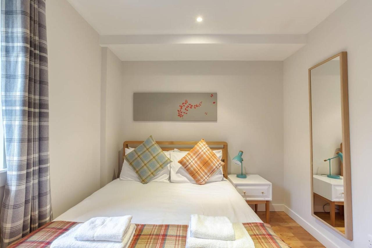 *amazing Location!*in Heart Of The City. 2br & Cot Edinburgh