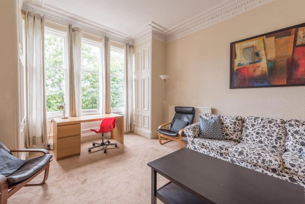Beautiful 2 Bed 2 Bath Flat Overlooking Meadows Park Edinburgh