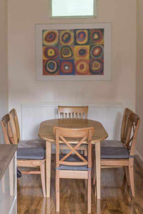 Beautiful 2 Bed 2 Bath Flat Overlooking Meadows Park *