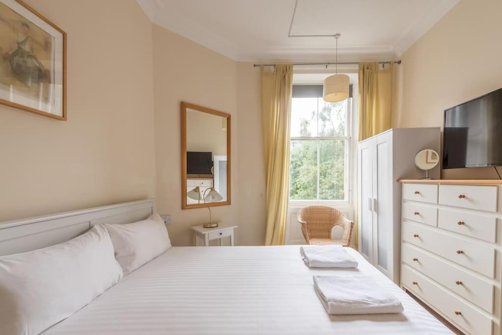 Apartment Beautiful 2 Bed 2 Bath Flat Overlooking Meadows Park Edinburgh