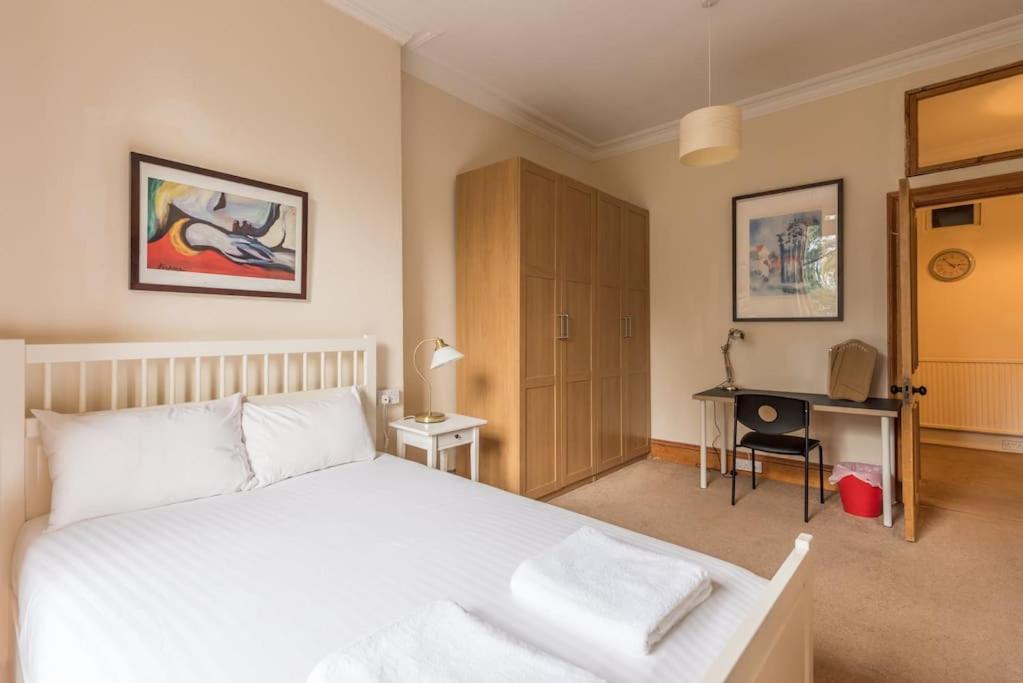 Beautiful 2 Bed 2 Bath Flat Overlooking Meadows Park Apartment *