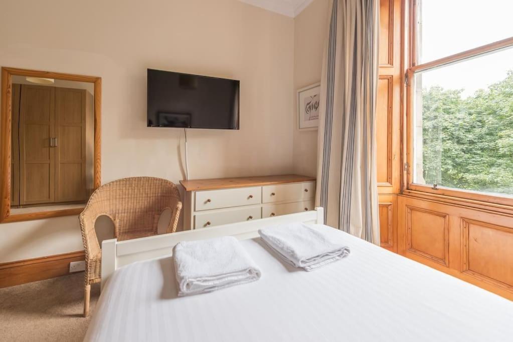 Apartment Beautiful 2 Bed 2 Bath Flat Overlooking Meadows Park *