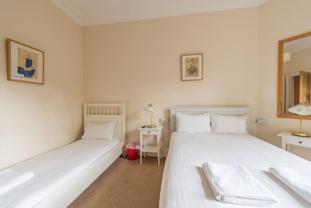 Beautiful 2 Bed 2 Bath Flat Overlooking Meadows Park Apartment *