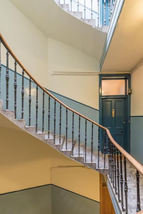 Apartment Beautiful 2 Bed 2 Bath Flat Overlooking Meadows Park *
