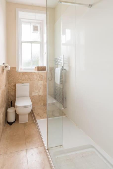 Beautiful 2 Bed 2 Bath Flat Overlooking Meadows Park * Edinburgh