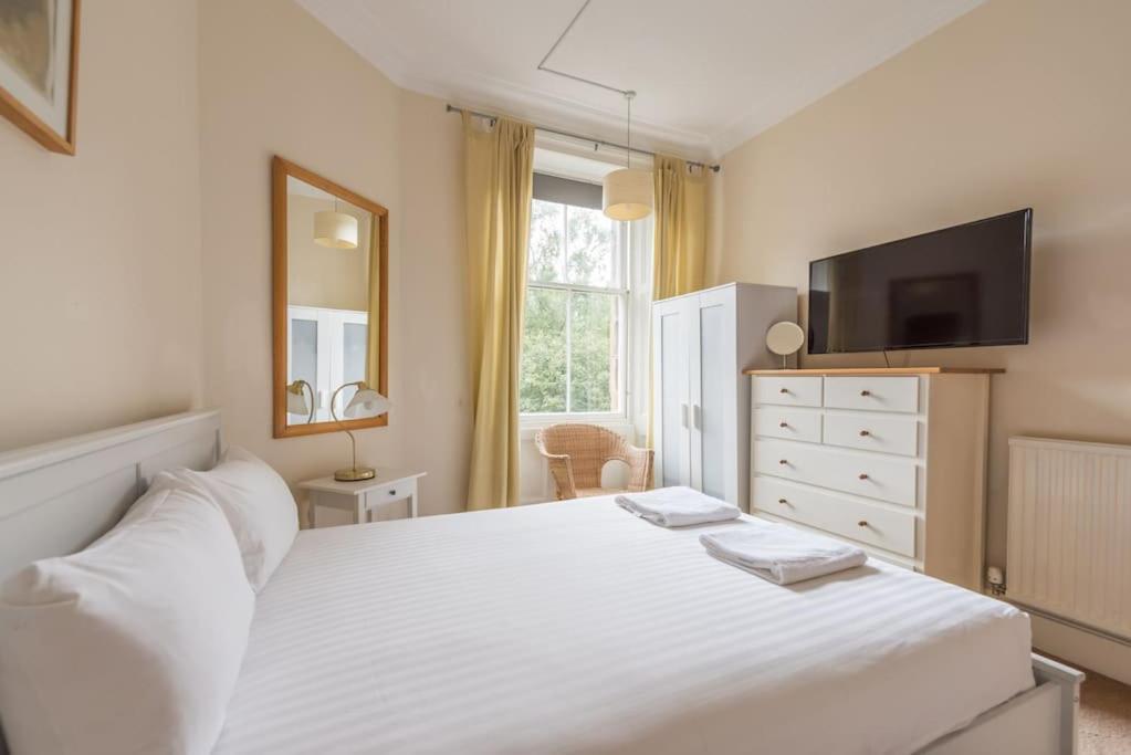 Apartment Beautiful 2 Bed 2 Bath Flat Overlooking Meadows Park *