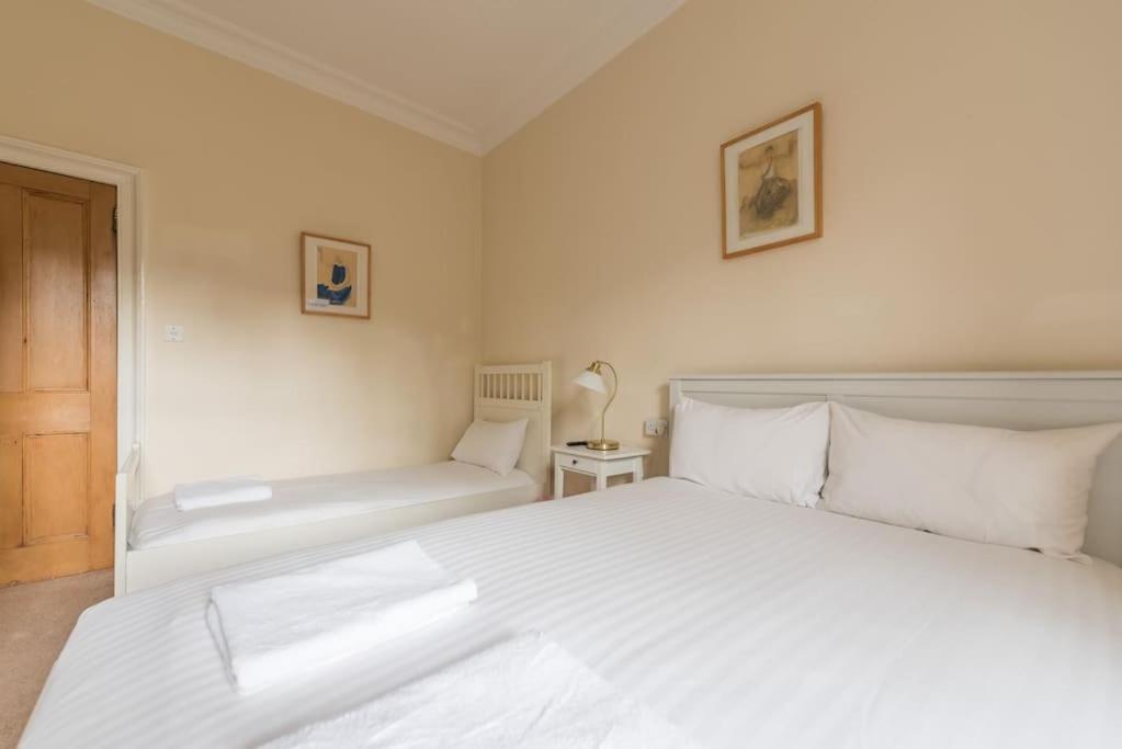 Beautiful 2 Bed 2 Bath Flat Overlooking Meadows Park