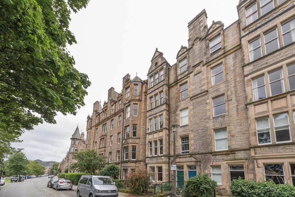 Beautiful 2 Bed 2 Bath Flat Overlooking Meadows Park Edinburgh