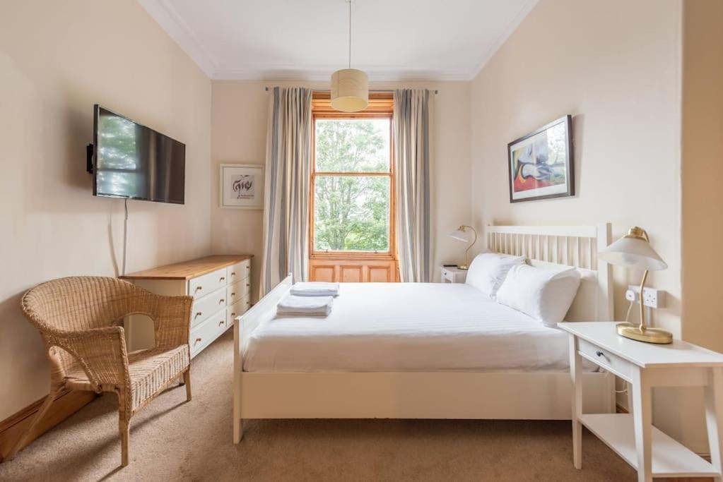 Apartment Beautiful 2 Bed 2 Bath Flat Overlooking Meadows Park *