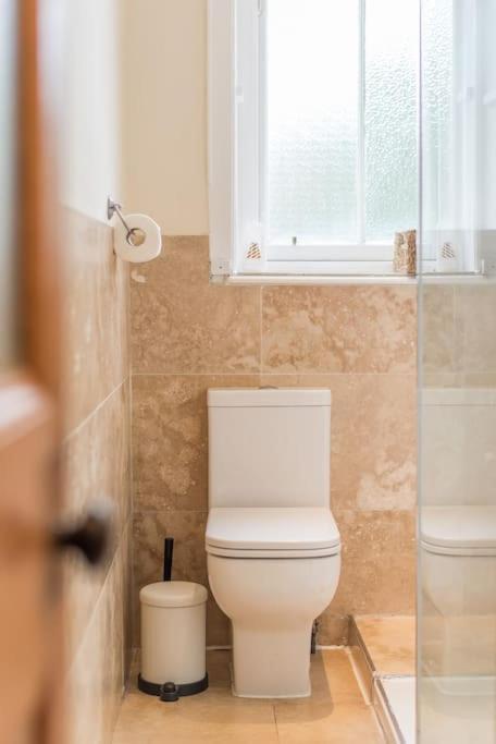 Beautiful 2 Bed 2 Bath Flat Overlooking Meadows Park * Edinburgh