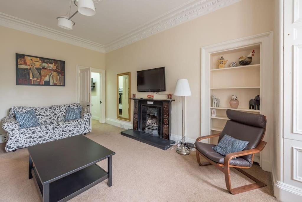 Beautiful 2 Bed 2 Bath Flat Overlooking Meadows Park Edinburgh