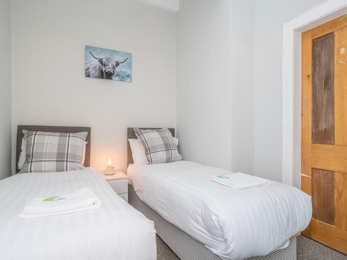 Newly Decorated Spacious 2bed Flat In Chic Area Edinburgh
