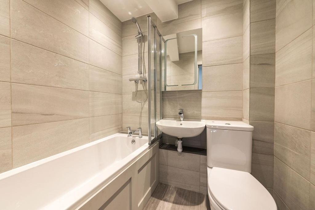 Boutique Castle View 3 Bedroom Apartment *