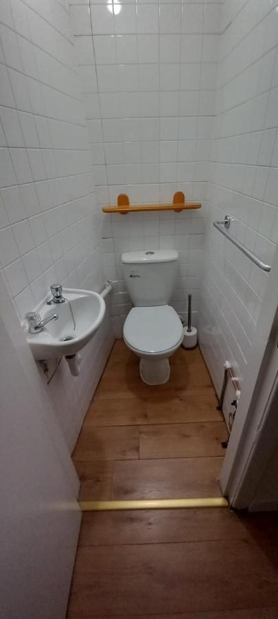 Apartment Lovely Spacious Double Beds Sleeps 8 *