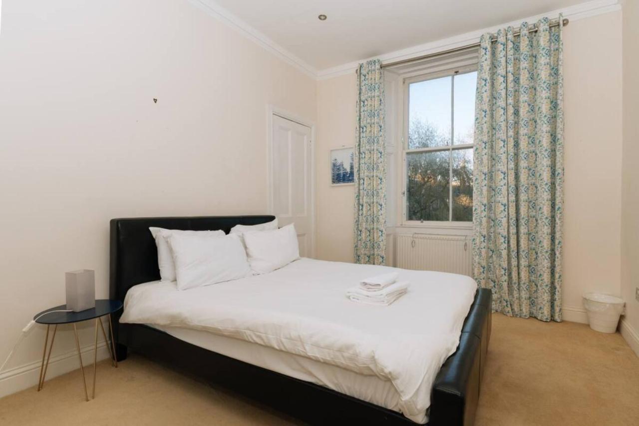 Beautiful In Stockbridge Apartment