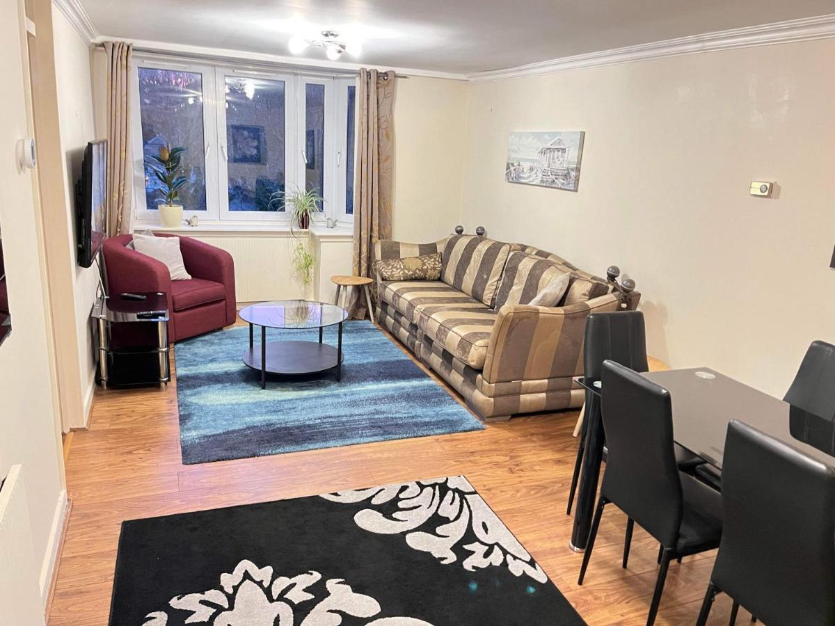 Spacious 2 Bedroom Apt - Centre *