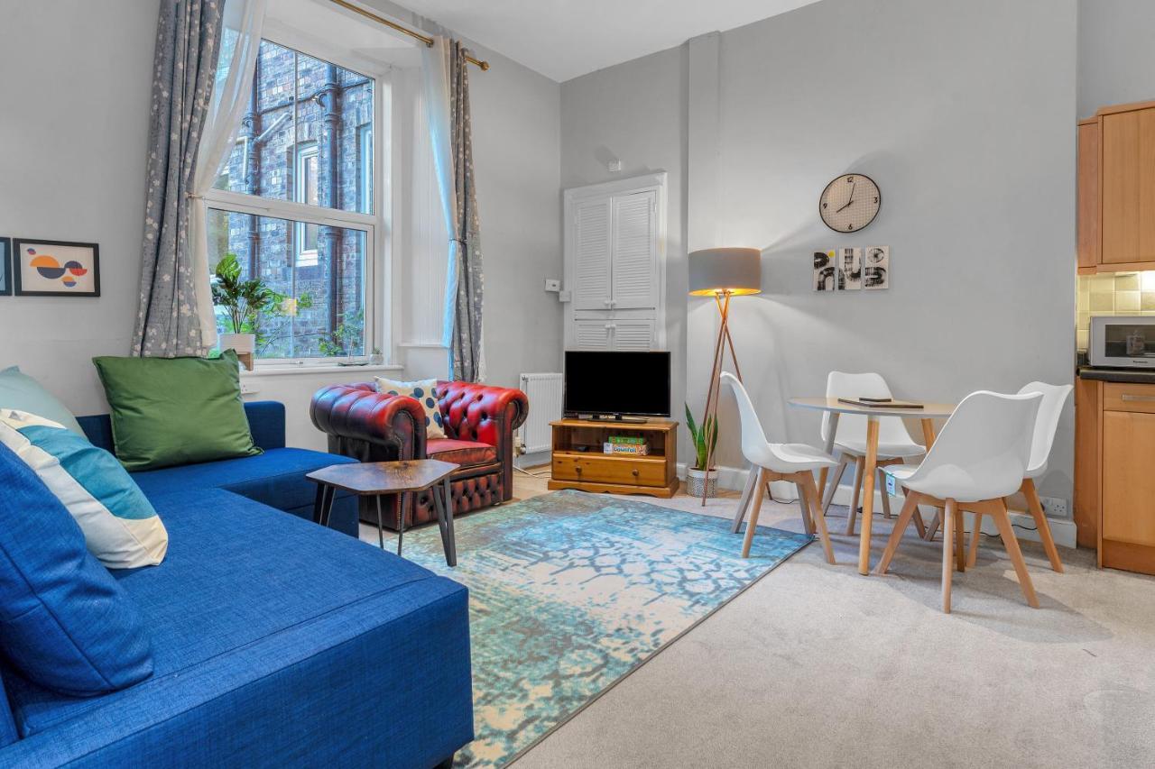 Apartment Cheerful Stays: 2 Bedroom Sleeps 6