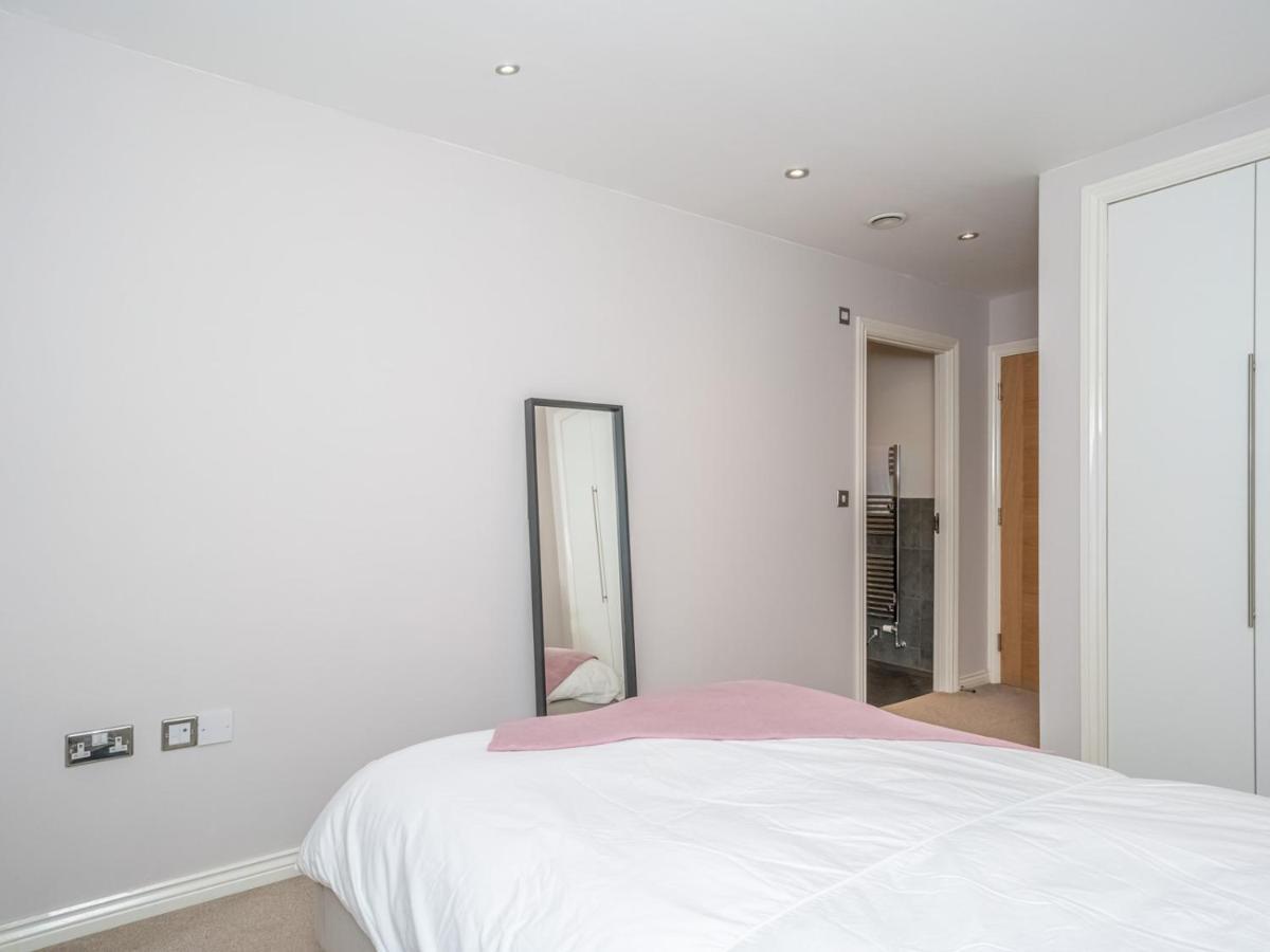 Cosy Modern Flat Pass The Keys Apartment
