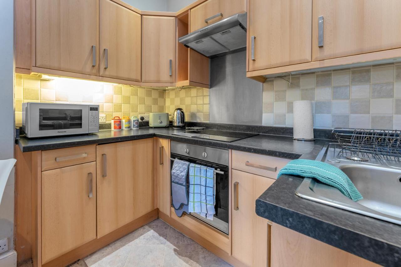 Apartment Cheerful Stays: 2 Bedroom Sleeps 6