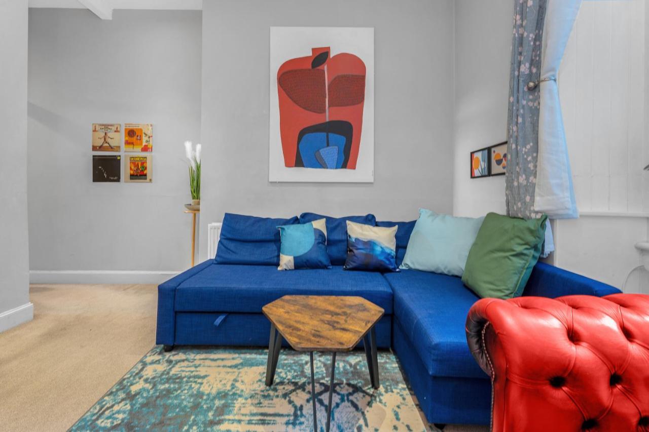 Cheerful Stays: 2 Bedroom Sleeps 6 Apartment Edinburgh