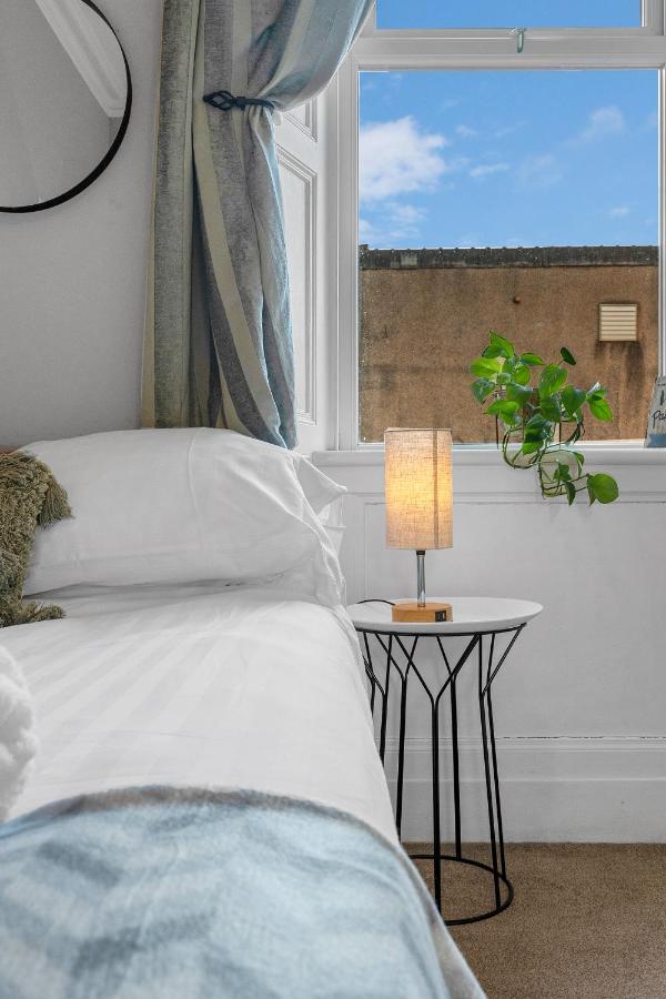 Cheerful Stays: 2 Bedroom Sleeps 6 Edinburgh