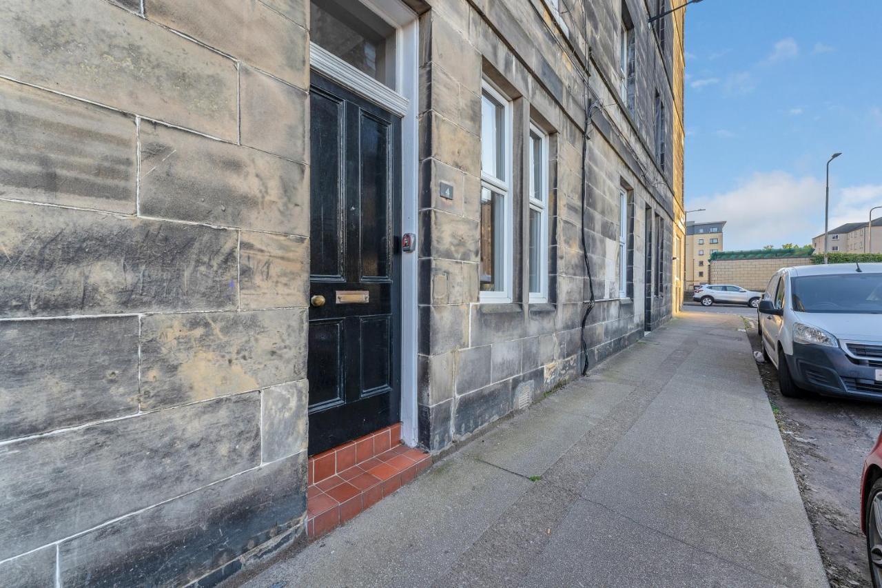 Apartment Cheerful Stays: 2 Bedroom Sleeps 6 *