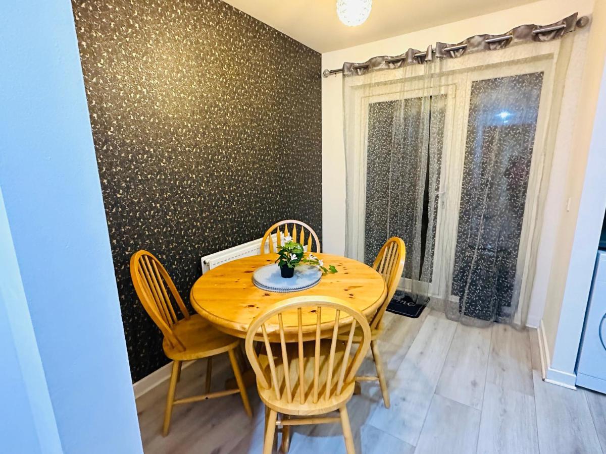 Modern 3 Bed With Free Parking And Garden Close To Center And Airport Villa EDI