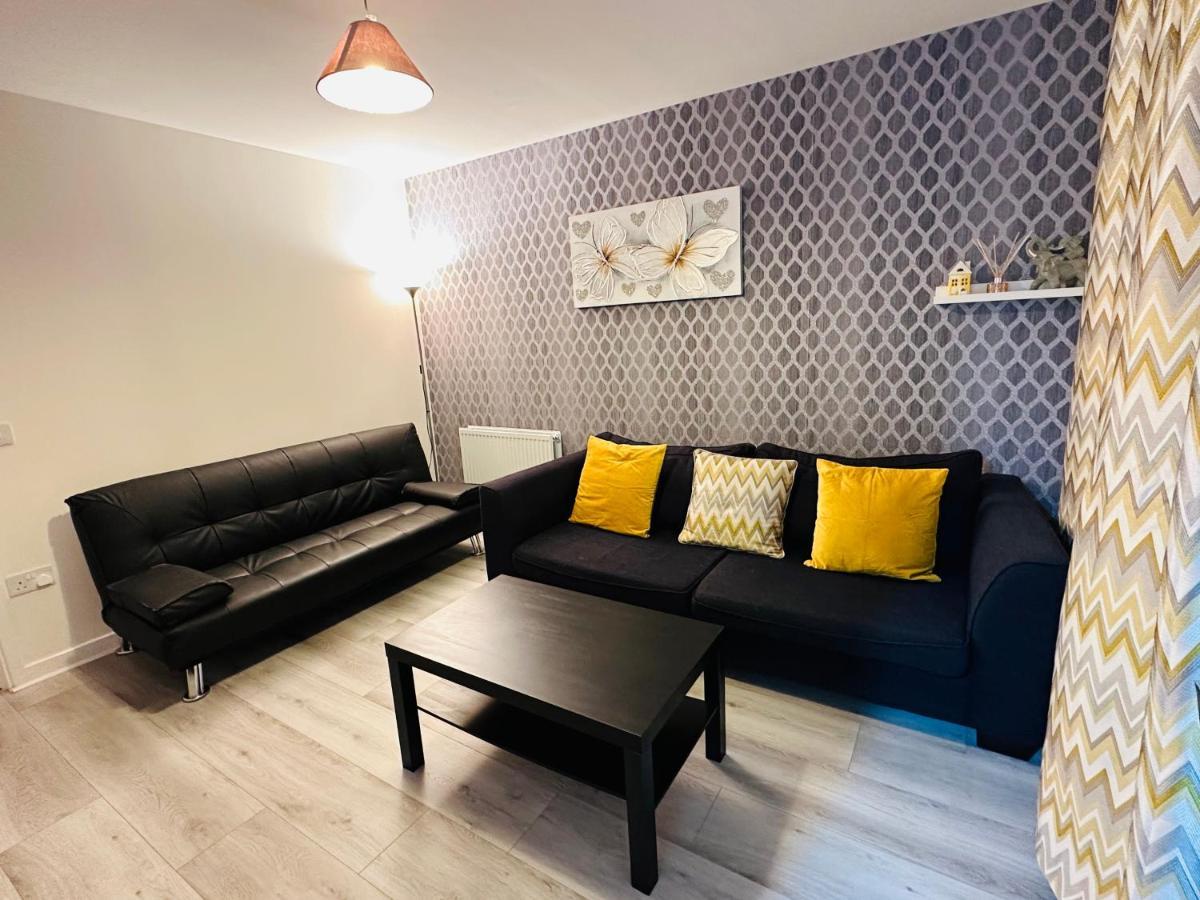 Modern 3 Bed With Free Parking And Garden Close To Center And Airport EDI